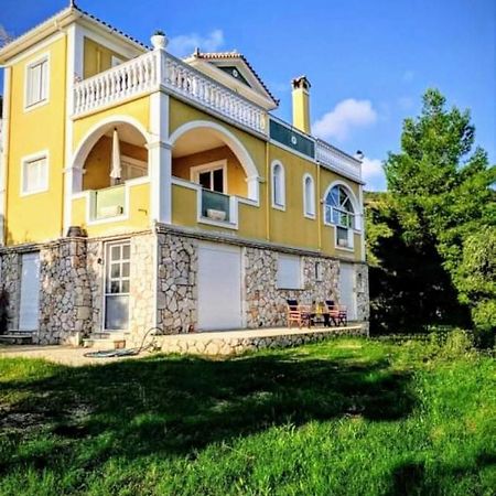 Vila Kalielaia Mouzákion エクステリア 写真